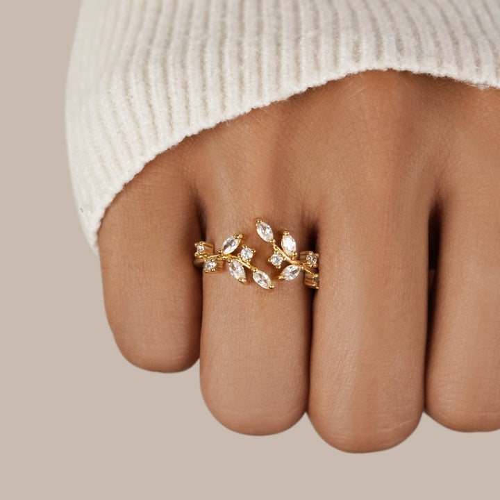 Marquise-Laurel-Ring