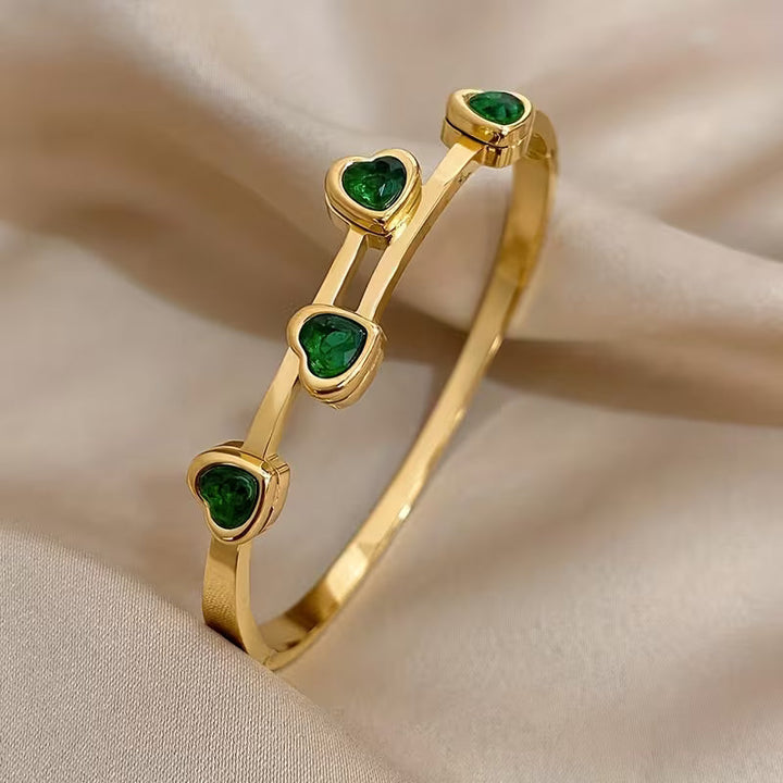 Armband mit Smaragd-Herz-Akzent