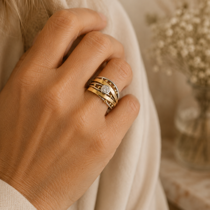 Vintage-Ring mit Filigranarbeit und Zirkonia