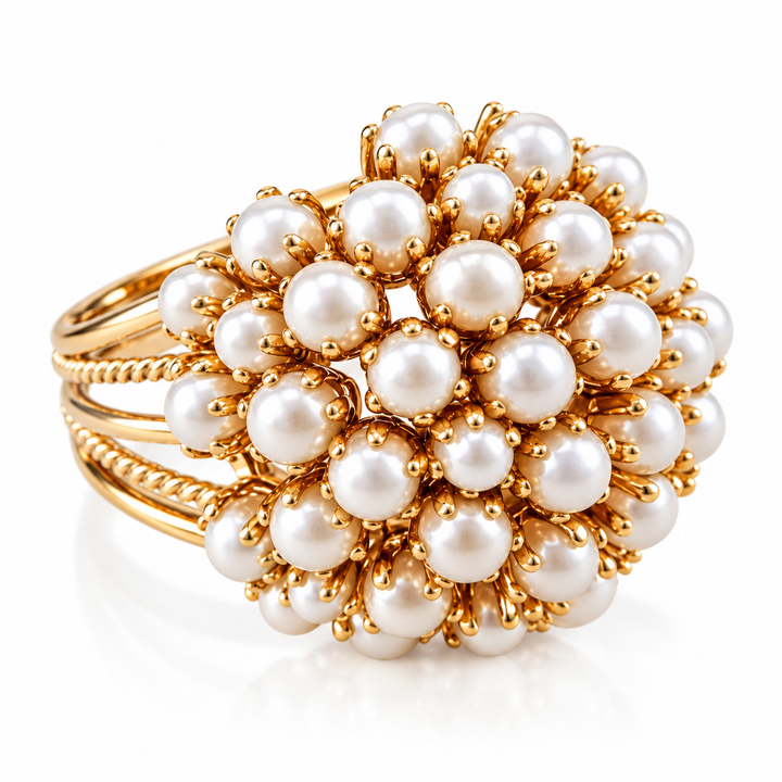 Ring mit blühendem Perlencluster
