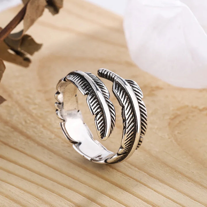 Vintage-Ring mit Federverzierung