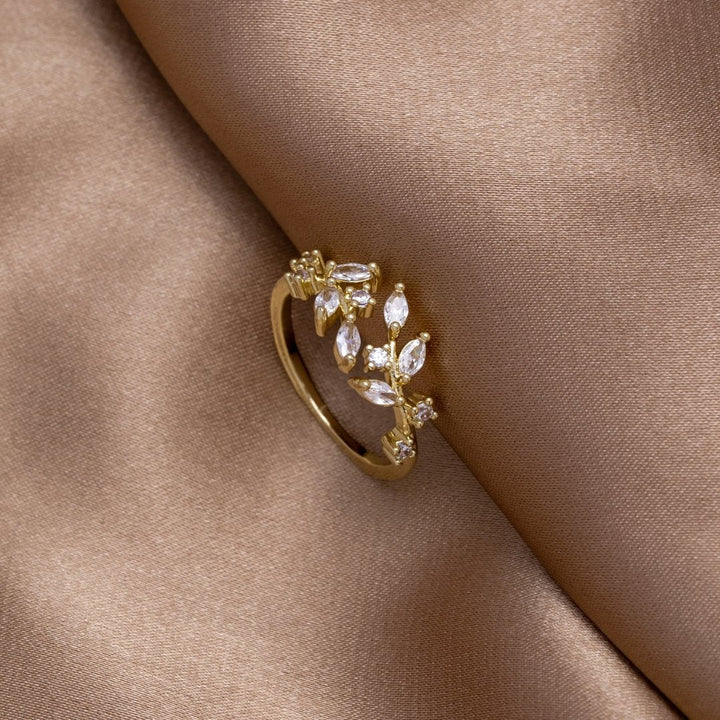 Marquise-Laurel-Ring