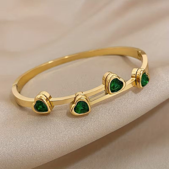 Armband mit Smaragd-Herz-Akzent