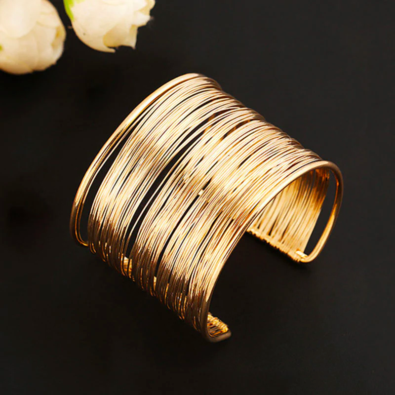 Armband mit mehrreihigen Drahtelementen
