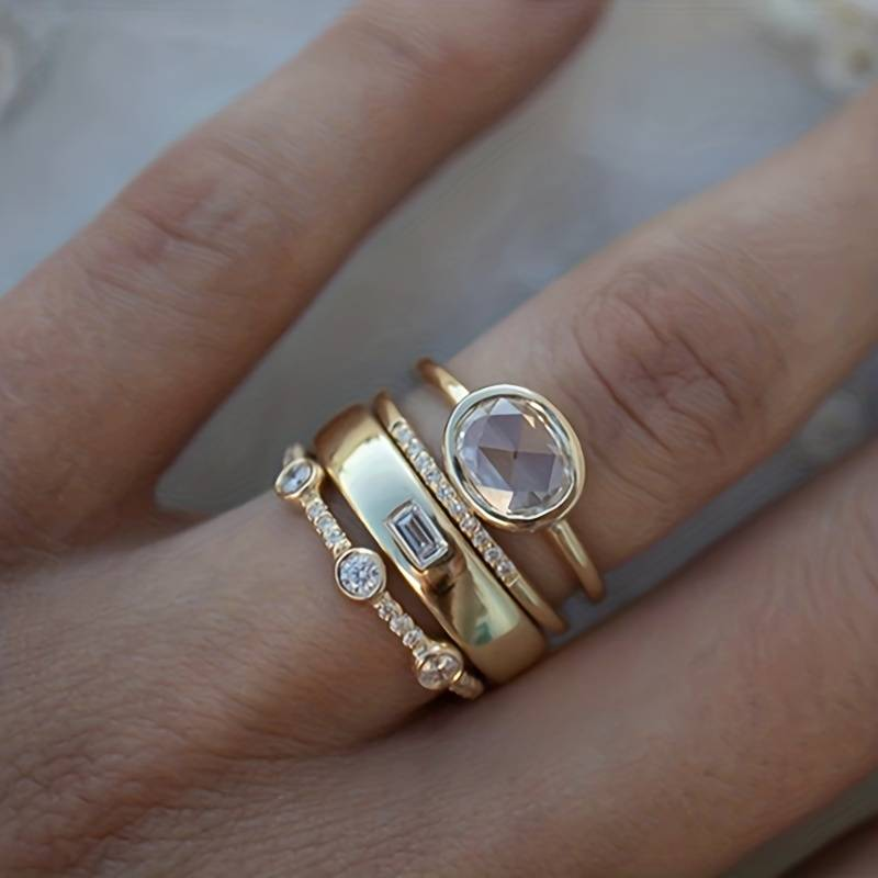 Eleganter Ring aus verschiedenen Steinen