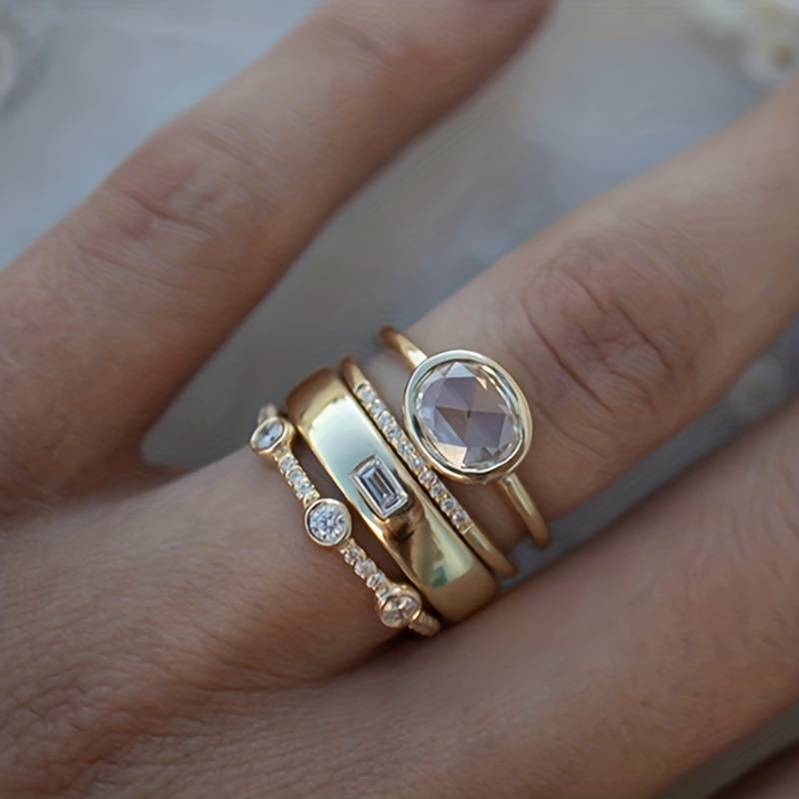 Eleganter Ring aus verschiedenen Steinen