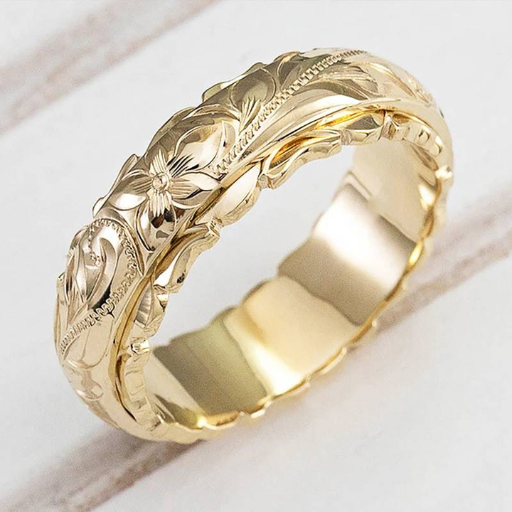 Ring mit reliefartigem Pflanzenmotiv