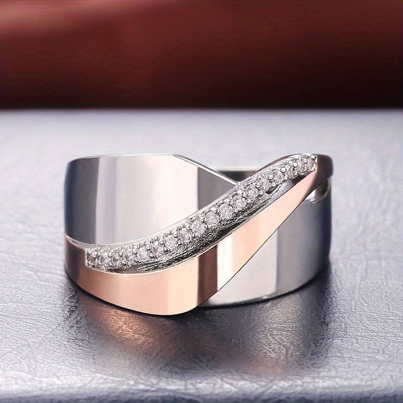 Auffälliger Ring mit Kristall-Crossover-Design