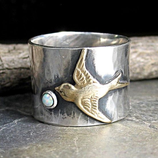 Auffälliger Ring mit - Golden Swallow-Opal-Akzent