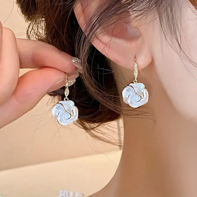 Elowen Pearl Bloom Tropfenohrringe