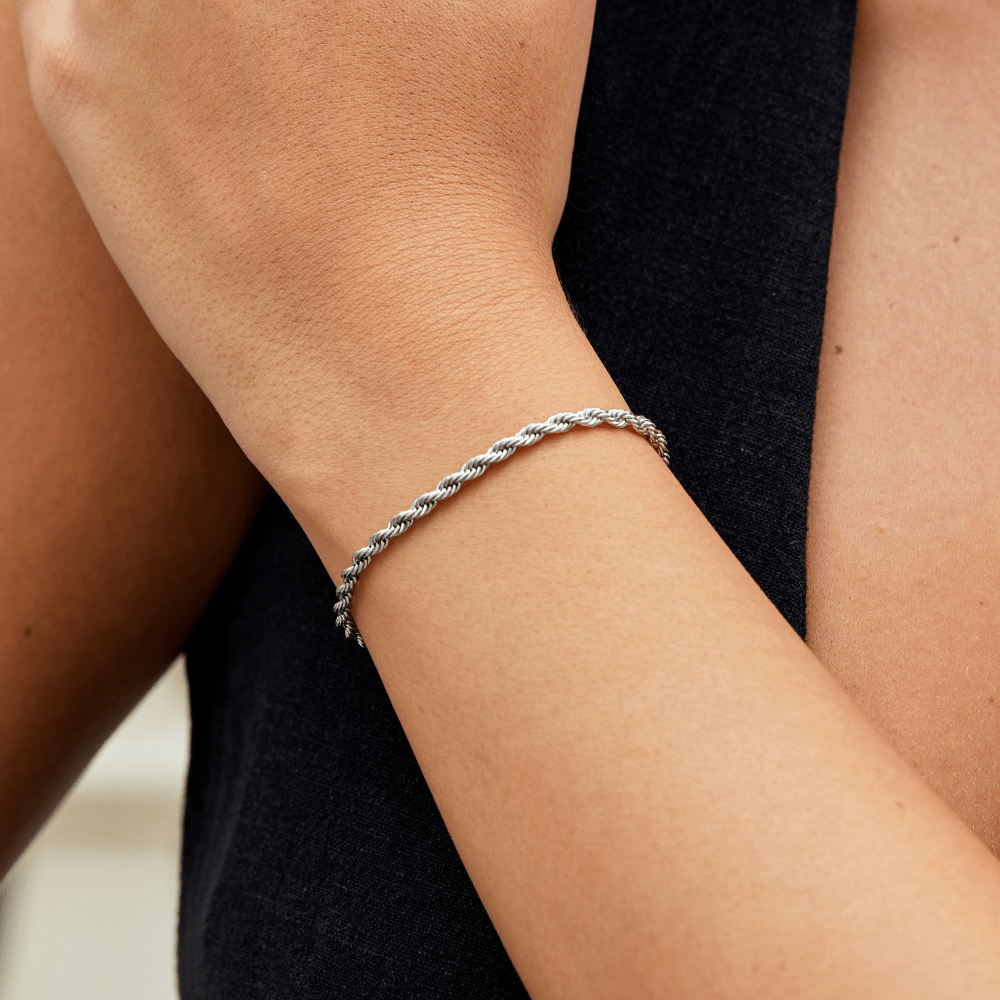 Armband mit ineinander verschlungenen Seilgliedern