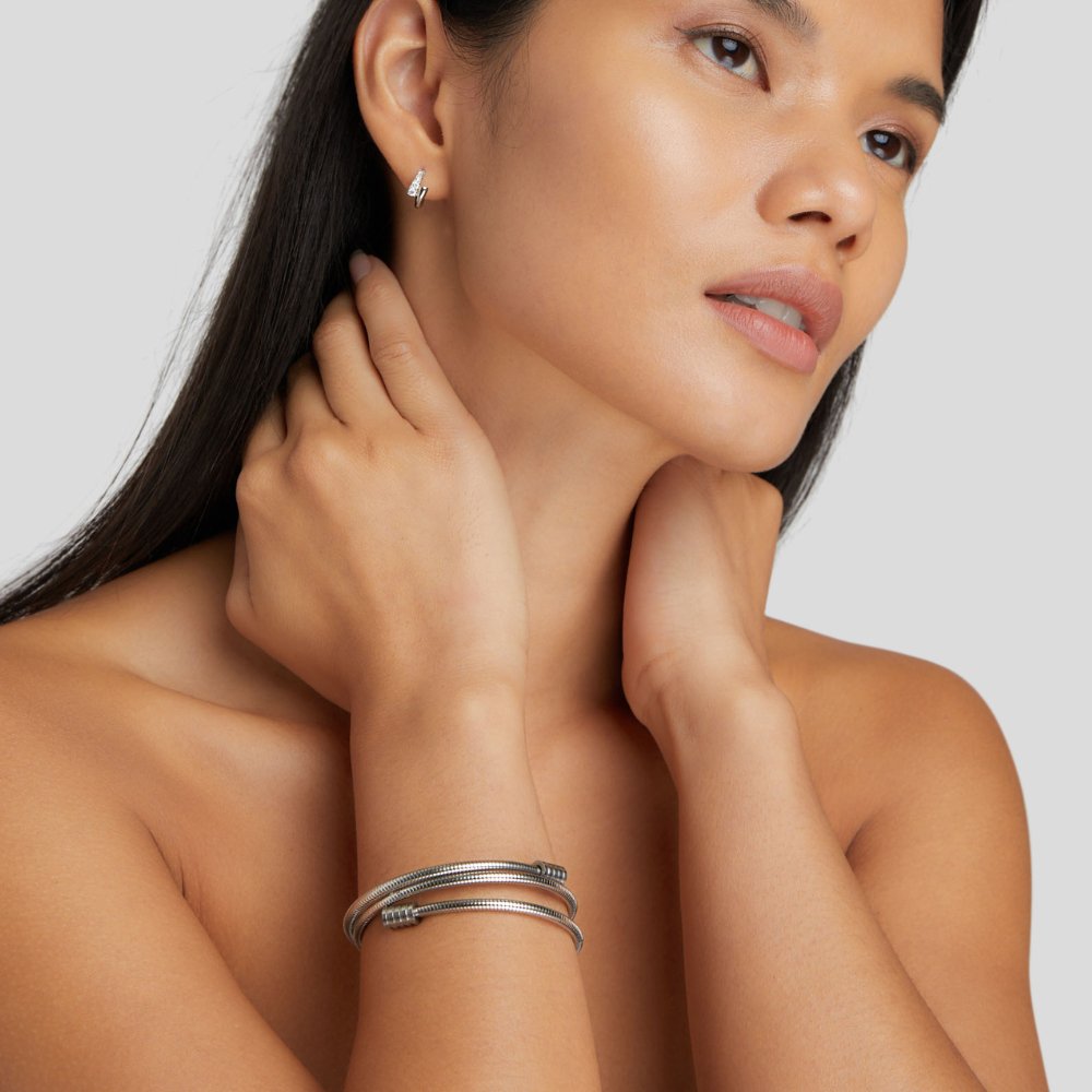 Elegantes Armband mit dreifacher Spirale